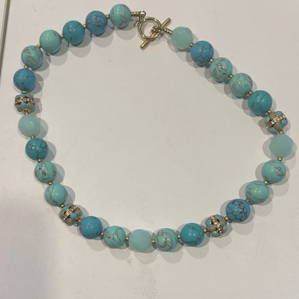 Turquoise necklace with gold accents - excellent condition